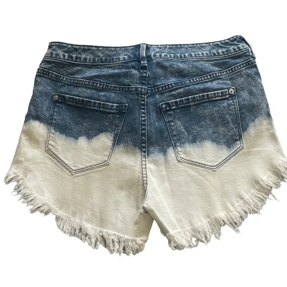 INC- Denim Frayed Hems Jean Shorts. - Picture 2 of 4